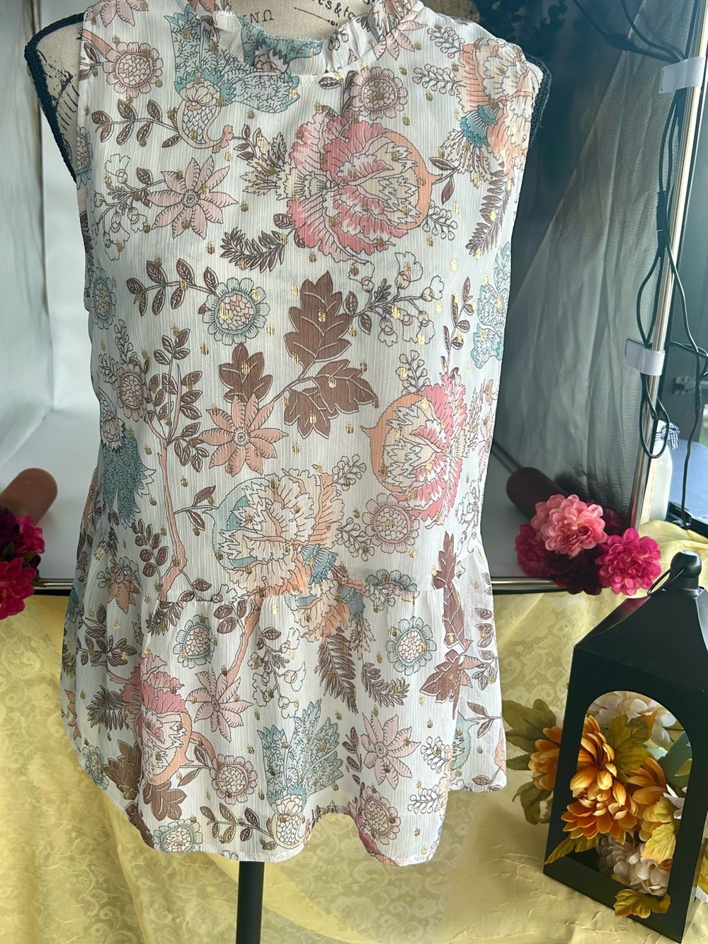 LOFT Fairy Gardenparty lagenlook Floral Sleeveless Ruffle Neck Tieback Blouse